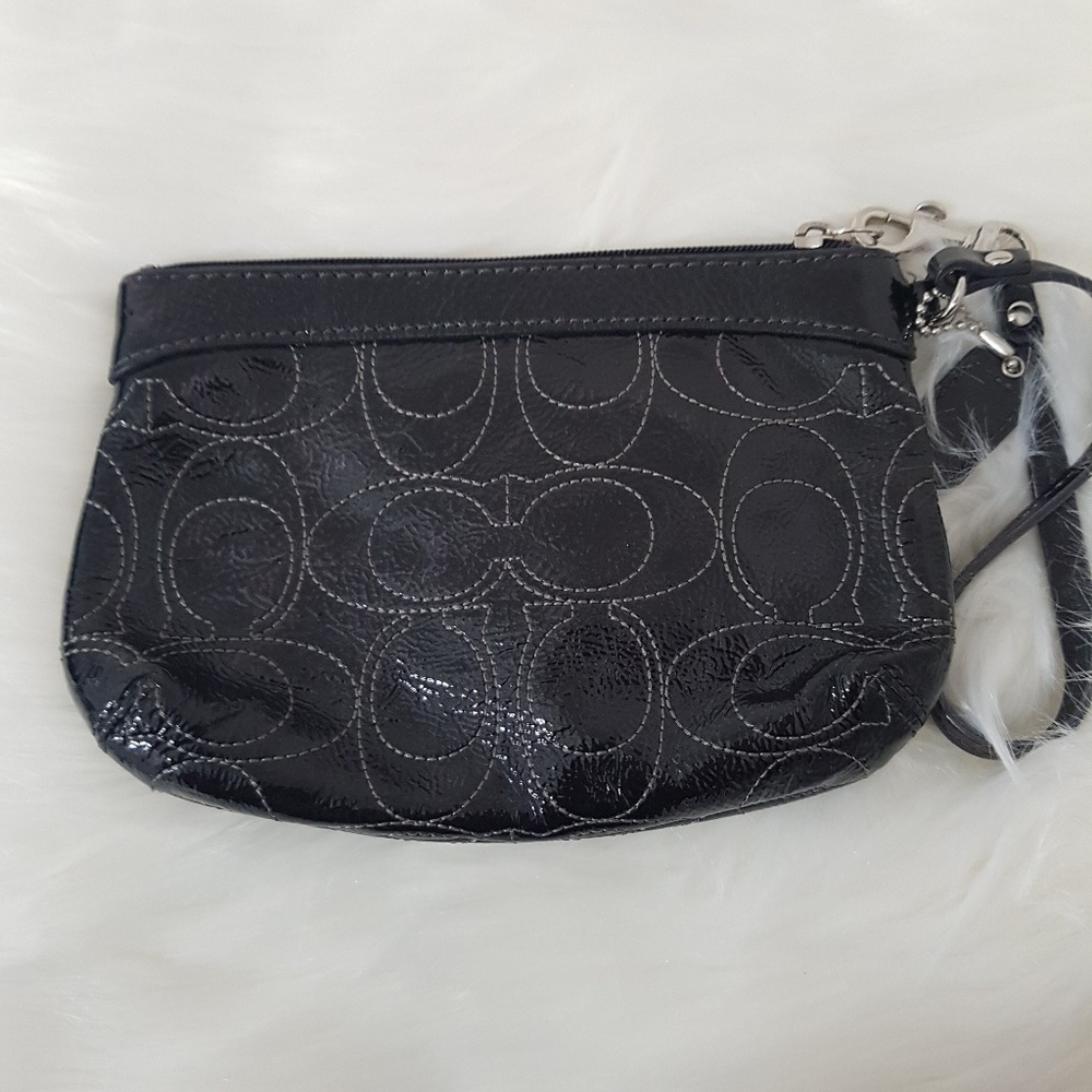Coach black patent leather signature wristlet bag - Picture 3 of 6